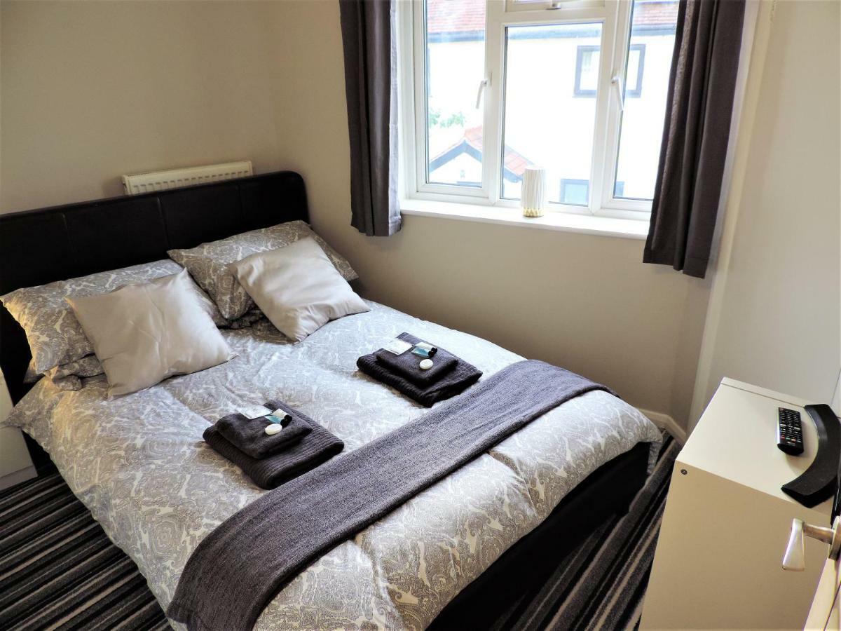 1 Bed Bagshot Pennyhill Accommodation Bagian luar foto