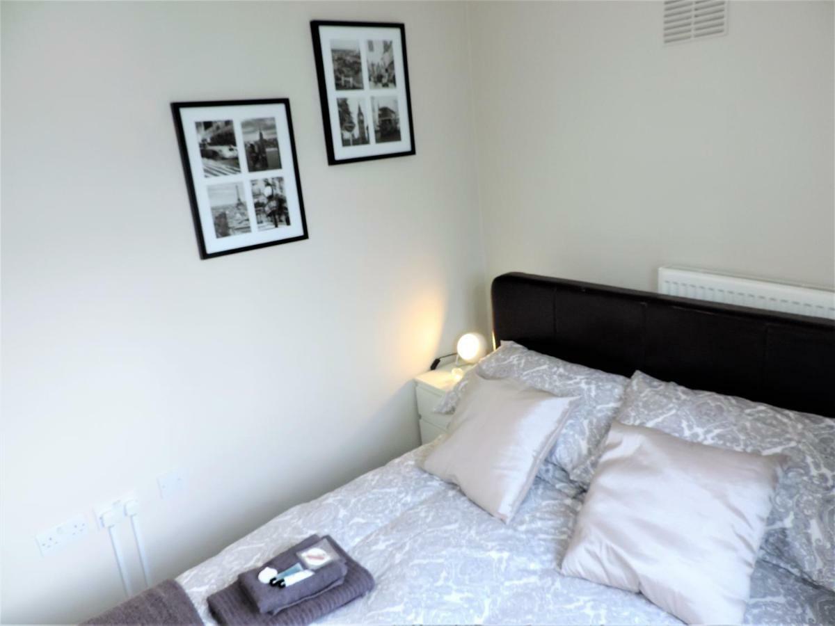 1 Bed Bagshot Pennyhill Accommodation Bagian luar foto