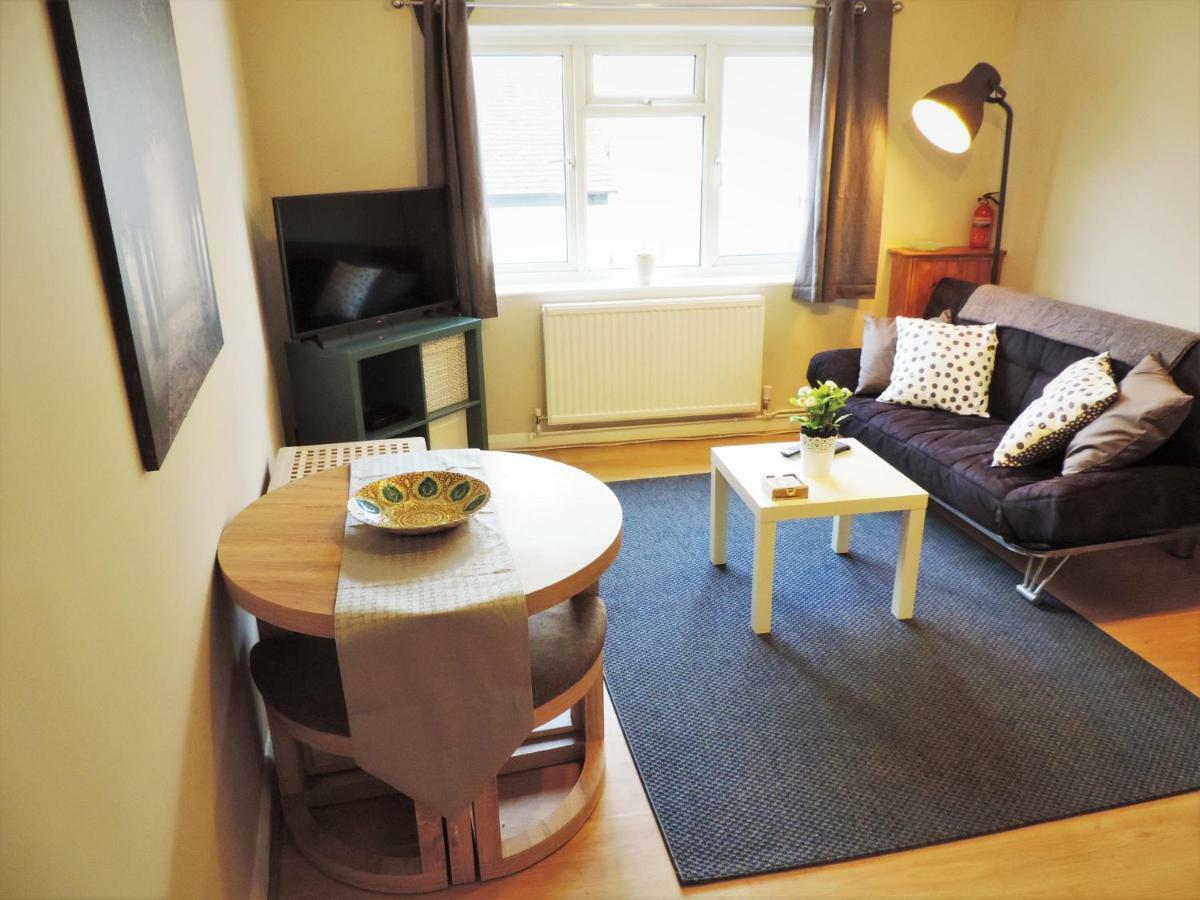 1 Bed Bagshot Pennyhill Accommodation Bagian luar foto