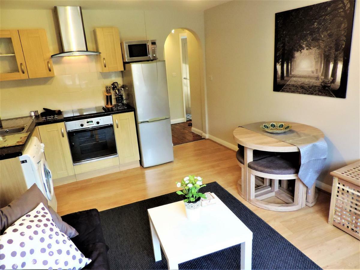 1 Bed Bagshot Pennyhill Accommodation Bagian luar foto