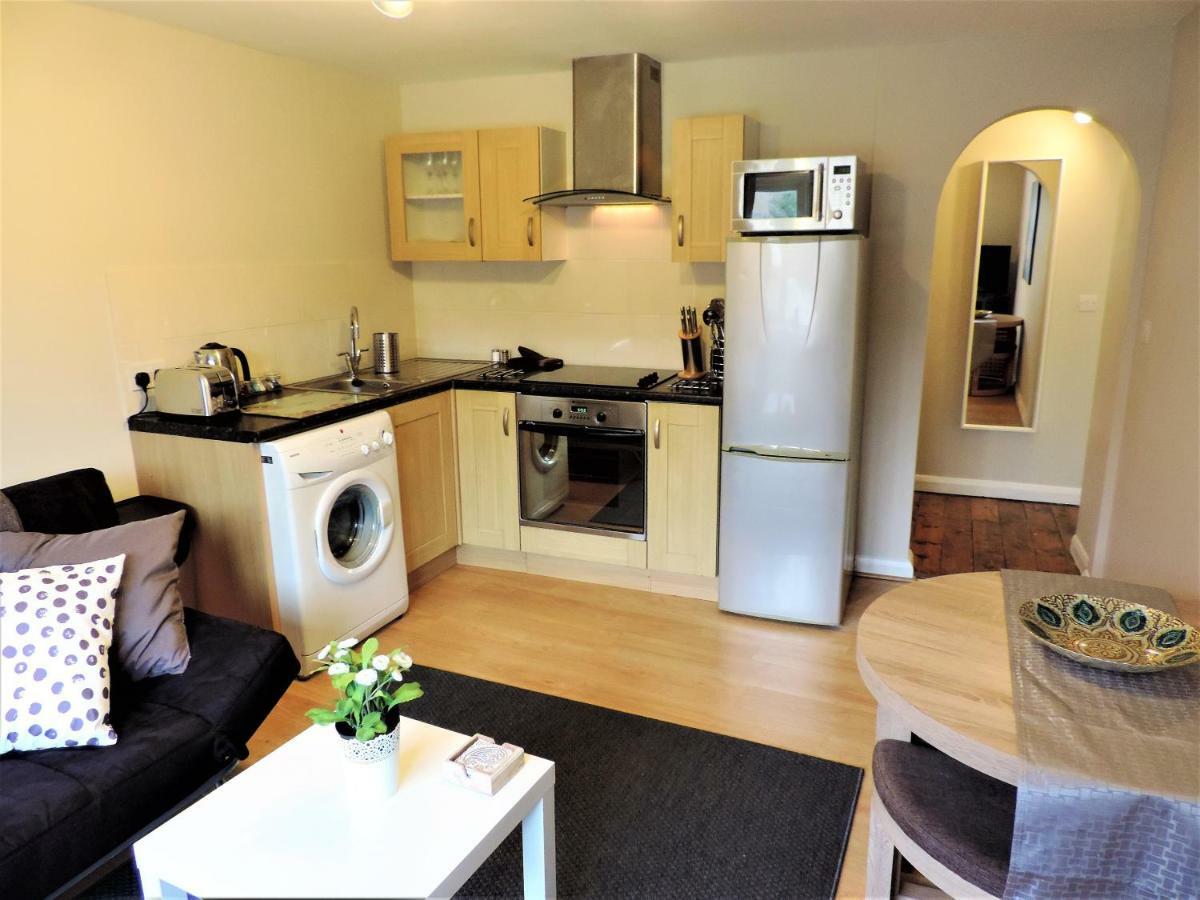 1 Bed Bagshot Pennyhill Accommodation Bagian luar foto