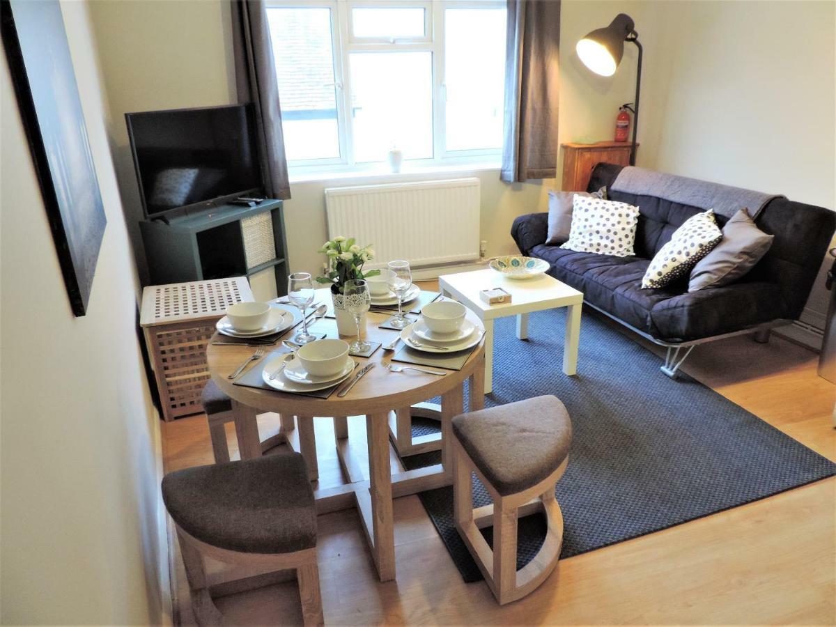 1 Bed Bagshot Pennyhill Accommodation Bagian luar foto