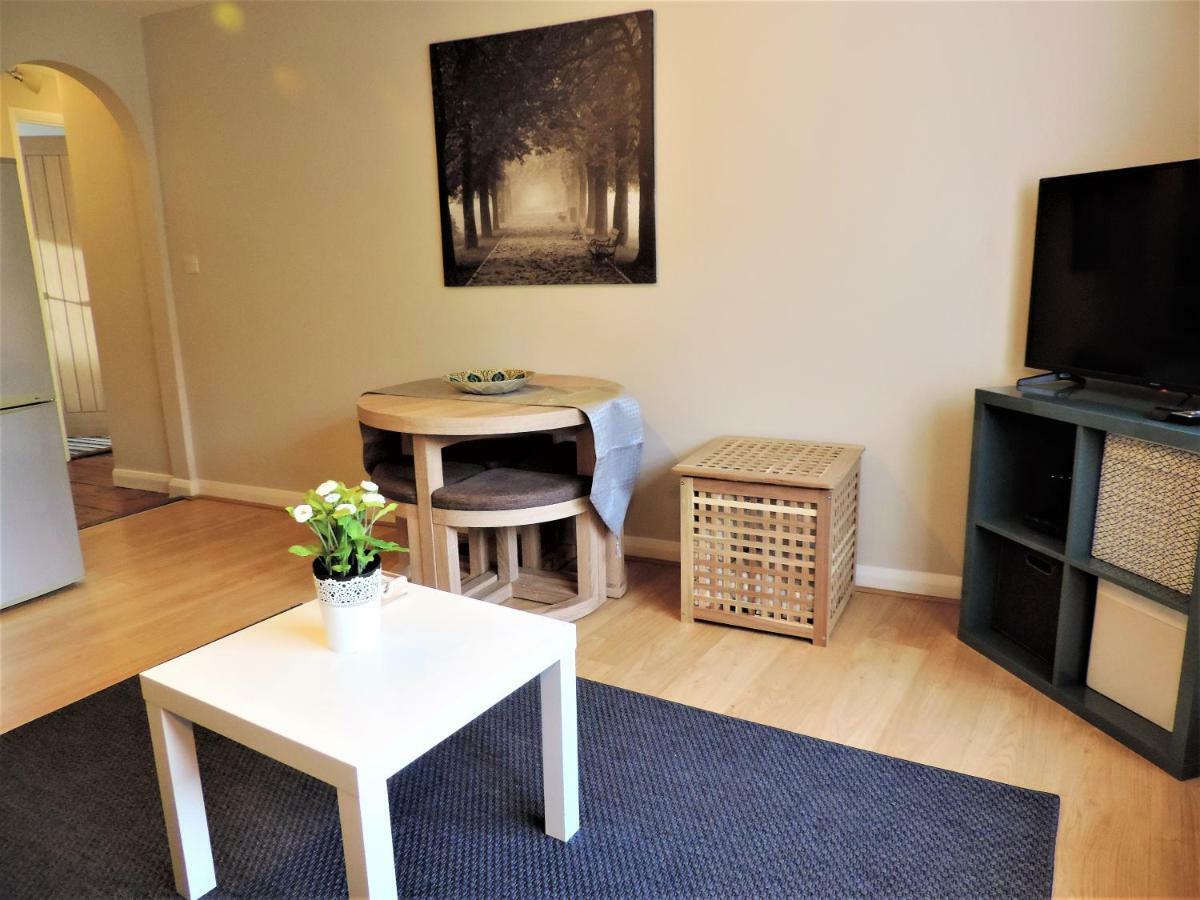 1 Bed Bagshot Pennyhill Accommodation Bagian luar foto